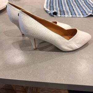 Chic White Textured Women's Heels